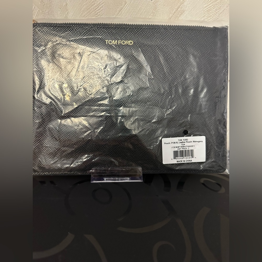 Tom Ford Beauty Black Pouch. Beauty Promotion Item (GWP) - Picture 9 of 9